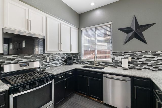 562 Ranger St, Oakdale, CA 95361