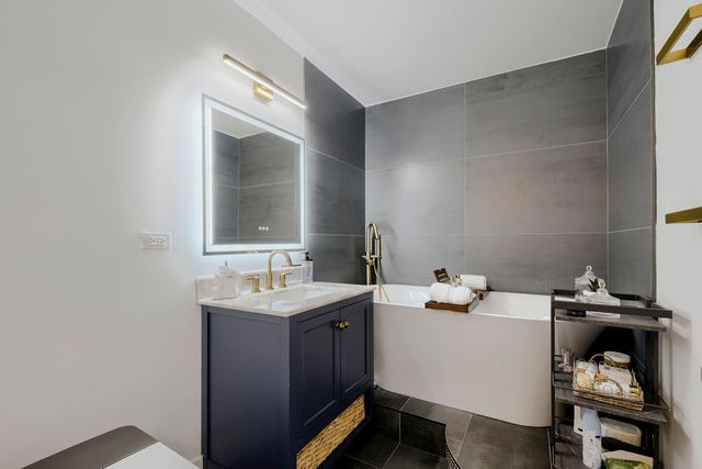 2 E Erie Street 1511, Chicago, IL 60611
