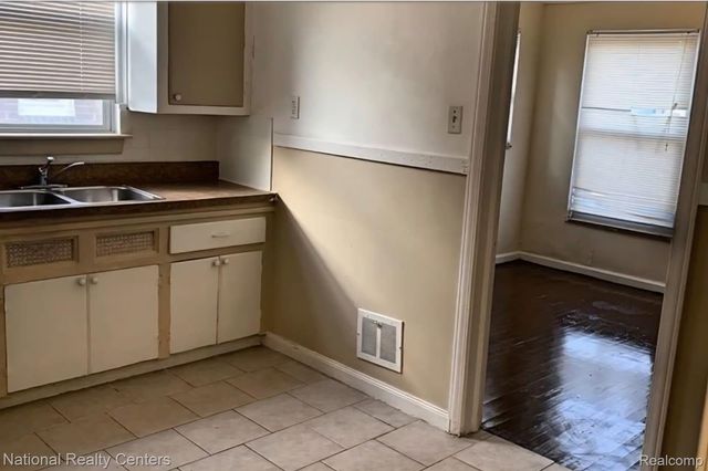 8227 Coyle Street, Detroit, MI 48228