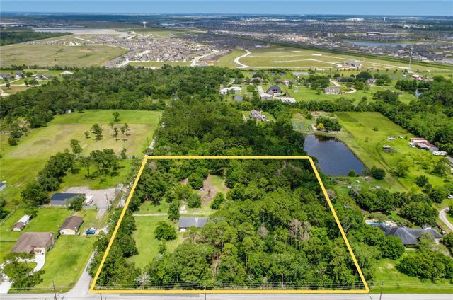 2101 Avenue L, Santa Fe, TX 77510