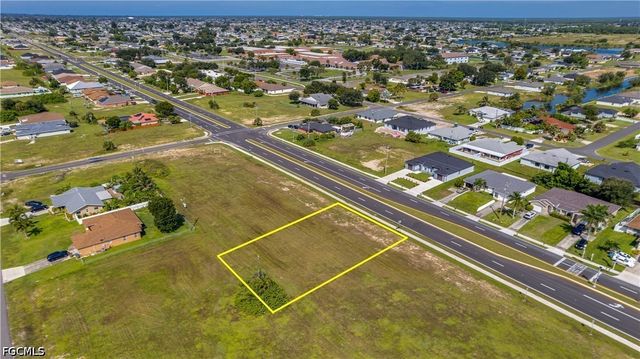 1316 Diplomat PKWY E, Cape Coral, FL 33909