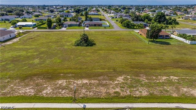 1316 Diplomat PKWY E, Cape Coral, FL 33909