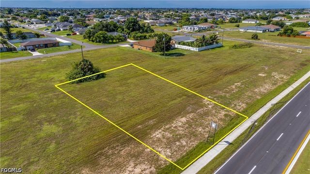 1316 Diplomat PKWY E, Cape Coral, FL 33909