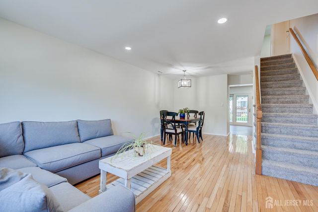 5 Heritage Square, Sayreville, NJ 08872