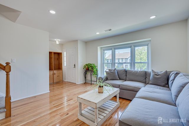 5 Heritage Square, Sayreville, NJ 08872