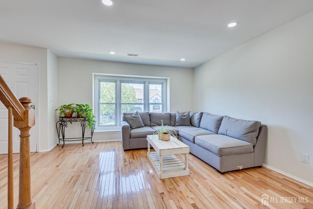 5 Heritage Square, Sayreville, NJ 08872