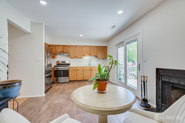 5 Heritage Square, Sayreville, NJ 08872