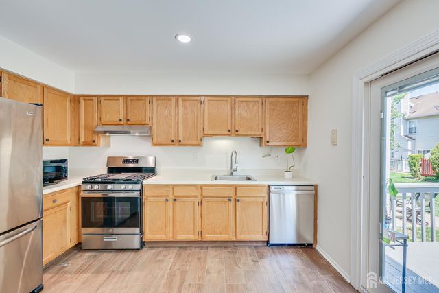 5 Heritage Square, Sayreville, NJ 08872