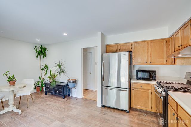 5 Heritage Square, Sayreville, NJ 08872