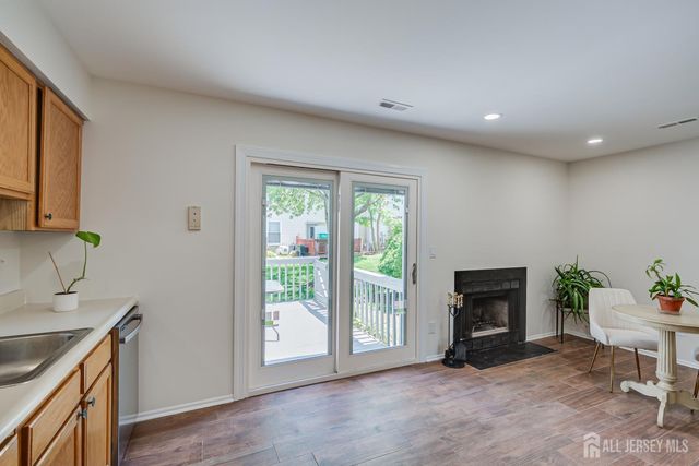5 Heritage Square, Sayreville, NJ 08872