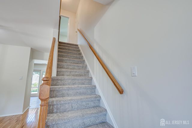 5 Heritage Square, Sayreville, NJ 08872