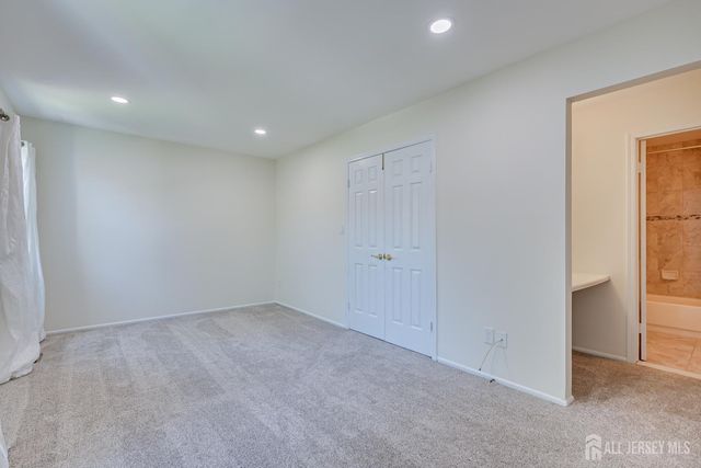 5 Heritage Square, Sayreville, NJ 08872