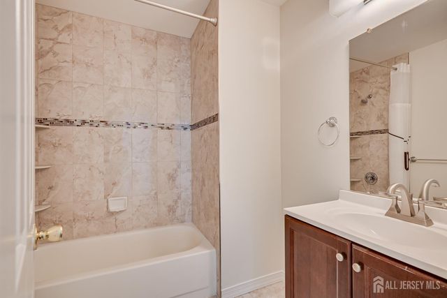 5 Heritage Square, Sayreville, NJ 08872