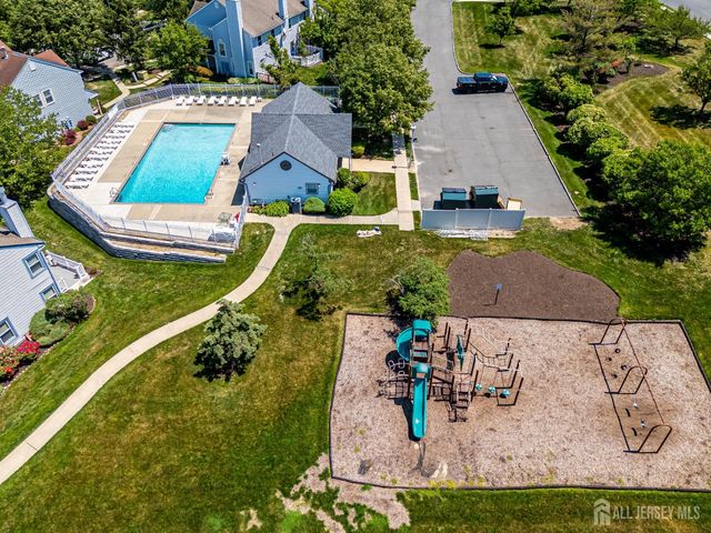 5 Heritage Square, Sayreville, NJ 08872