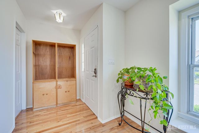 5 Heritage Square, Sayreville, NJ 08872