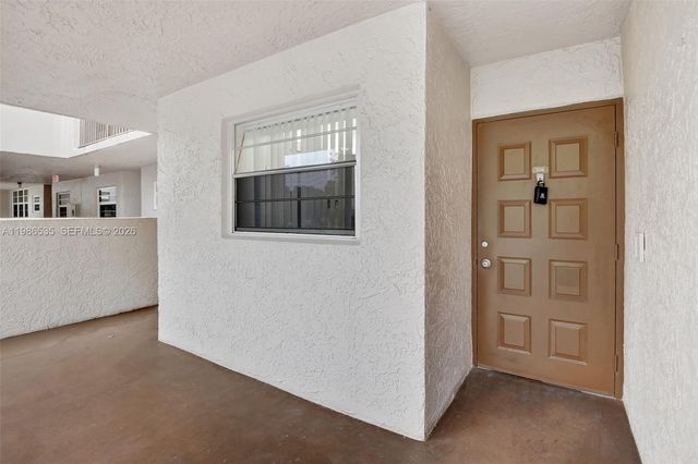 1831 Sabal Palm Dr 306, Davie, FL 33324