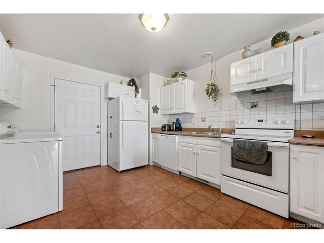 219 W Harmony Dr 221, Pueblo, CO 81007