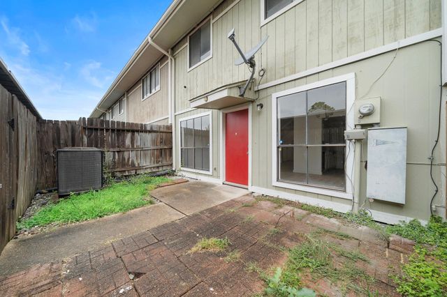 8433 Wednesbury Lane, Houston, TX 77074