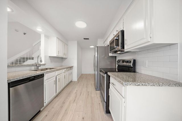 8433 Wednesbury Lane, Houston, TX 77074