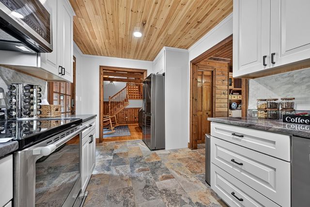 98 Bear Lane, Blue Ridge, GA 30513