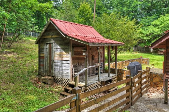 98 Bear Lane, Blue Ridge, GA 30513