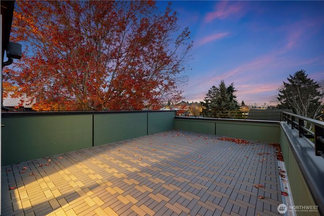 1706 B N 47th Street, Seattle, WA 98103