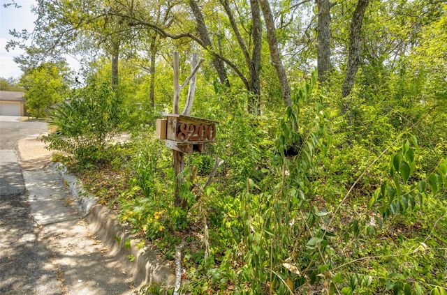 8200 Wavertree CT, Austin, TX 78745