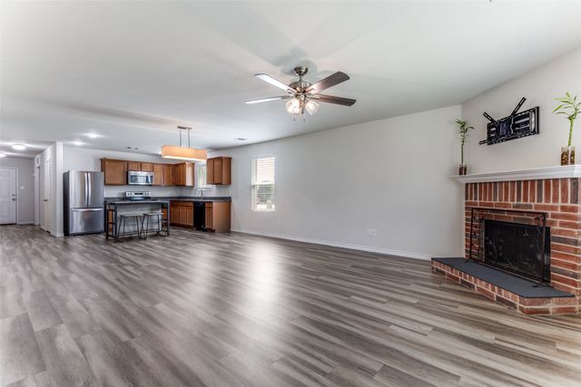 10013 Amosite Drive, Fort Worth, TX 76131