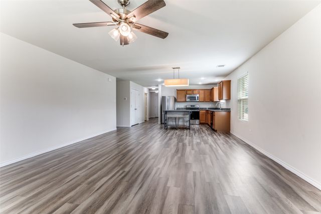 10013 Amosite Drive, Fort Worth, TX 76131