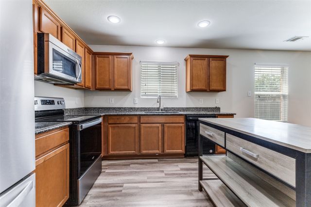 10013 Amosite Drive, Fort Worth, TX 76131