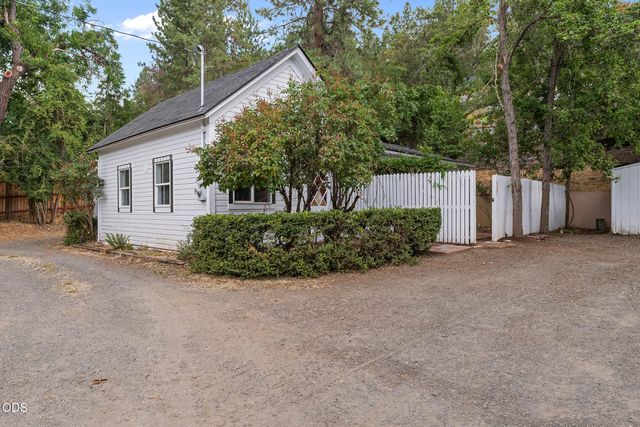 540 E California Street, Jacksonville, OR 97530
