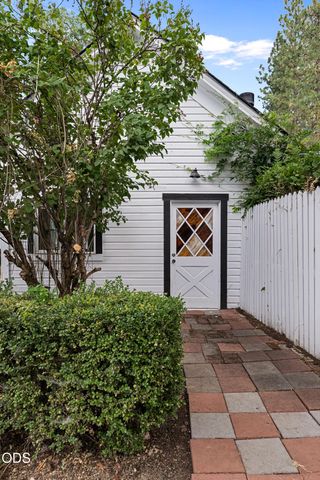 540 E California Street, Jacksonville, OR 97530