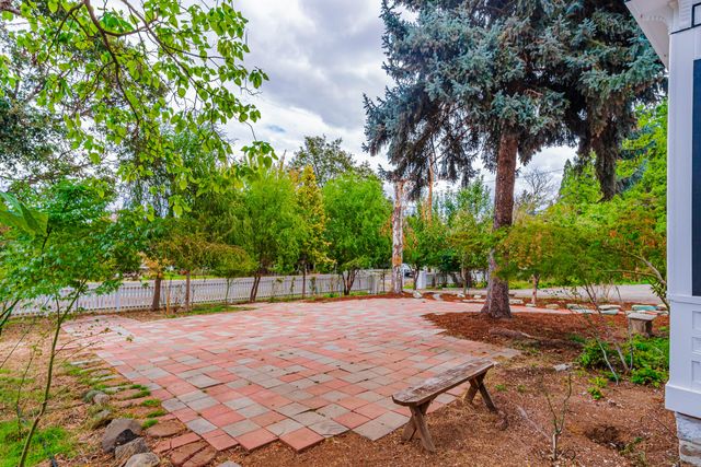 540 E California Street, Jacksonville, OR 97530