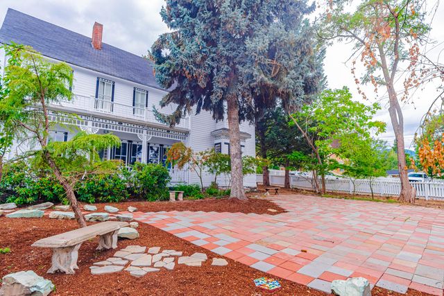 540 E California Street, Jacksonville, OR 97530