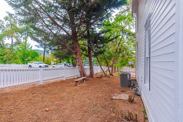 540 E California Street, Jacksonville, OR 97530