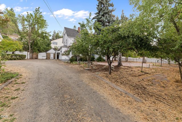 540 E California Street, Jacksonville, OR 97530
