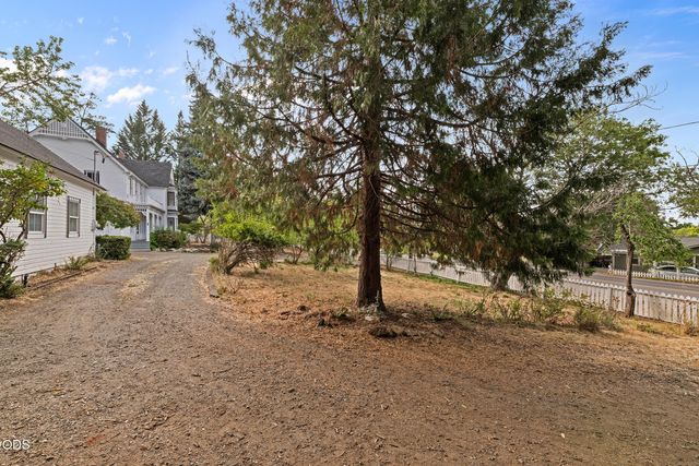 540 E California Street, Jacksonville, OR 97530