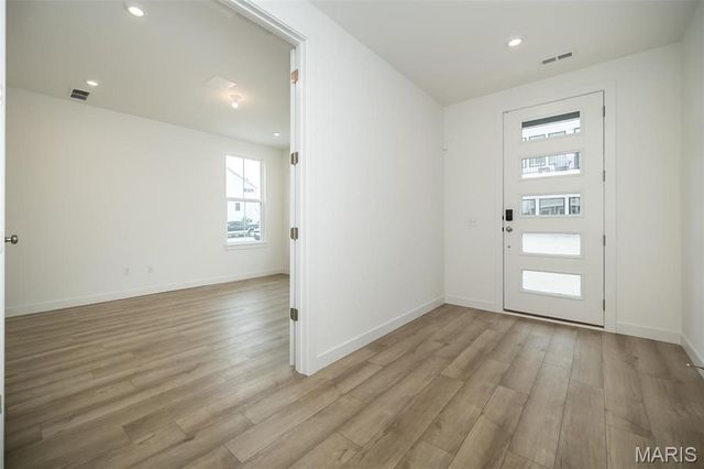 8904 Gateway Circle 41-808, Richmond Heights, MO 63144