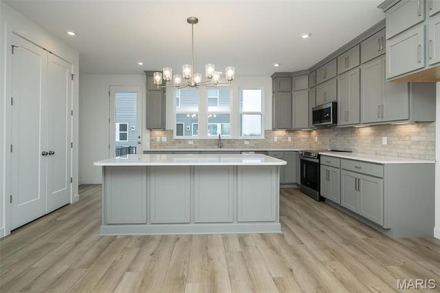 8904 Gateway Circle 41-808, Richmond Heights, MO 63144