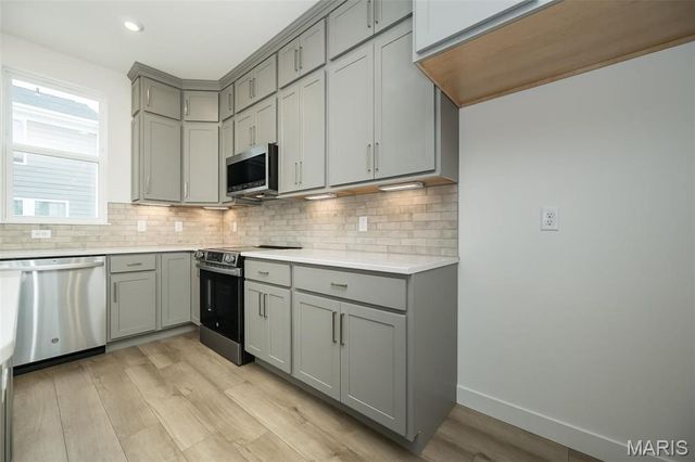 8904 Gateway Circle 41-808, Richmond Heights, MO 63144