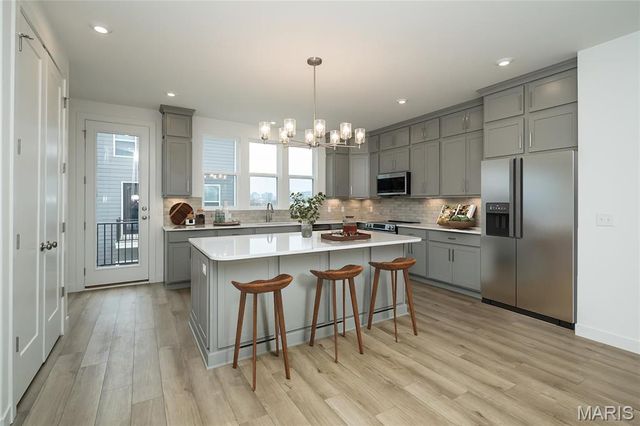 8904 Gateway Circle 41-808, Richmond Heights, MO 63144