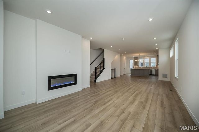 8904 Gateway Circle 41-808, Richmond Heights, MO 63144