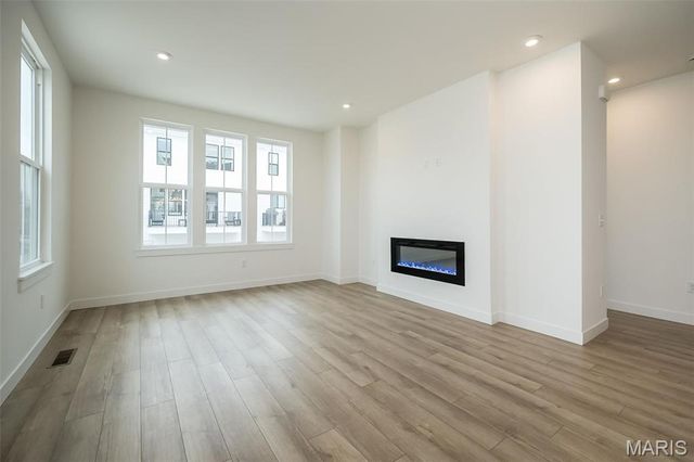 8904 Gateway Circle 41-808, Richmond Heights, MO 63144