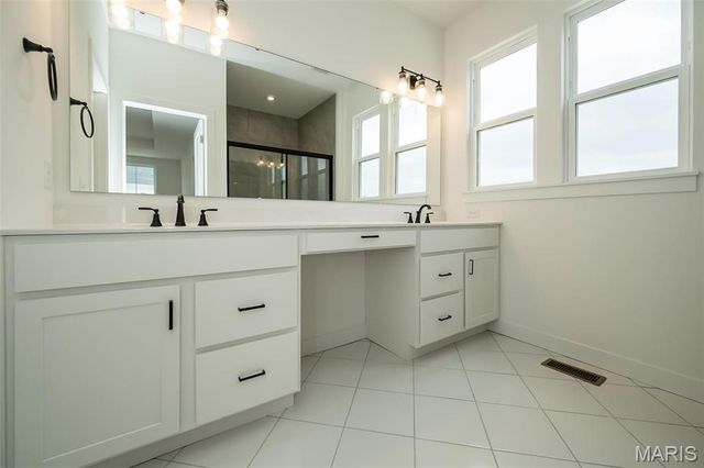 8904 Gateway Circle 41-808, Richmond Heights, MO 63144