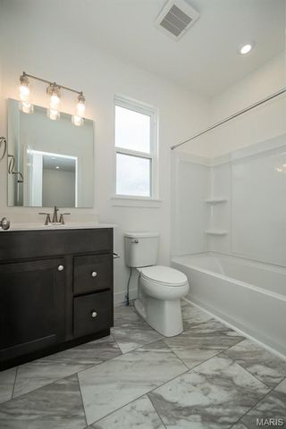 8904 Gateway Circle 41-808, Richmond Heights, MO 63144