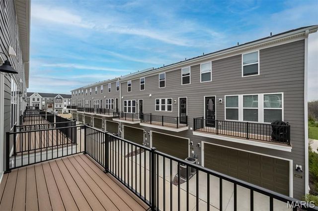 8904 Gateway Circle 41-808, Richmond Heights, MO 63144