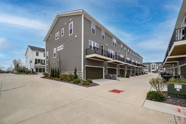 8904 Gateway Circle 41-808, Richmond Heights, MO 63144