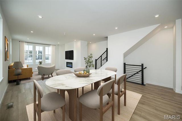 8904 Gateway Circle 41-808, Richmond Heights, MO 63144