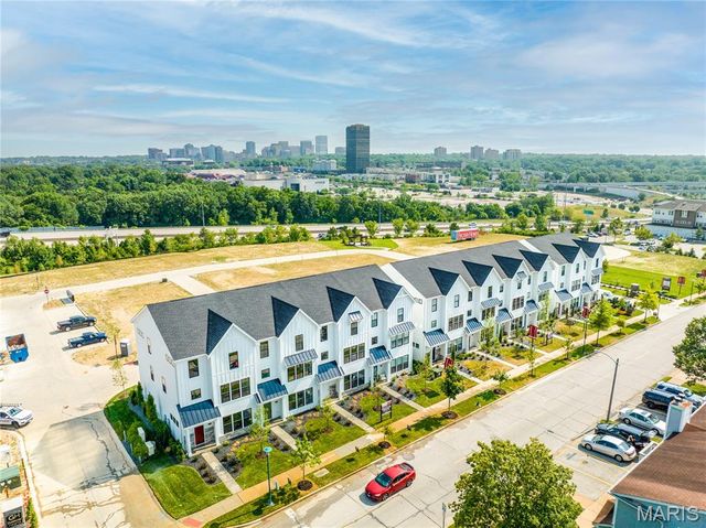 8904 Gateway Circle 41-808, Richmond Heights, MO 63144