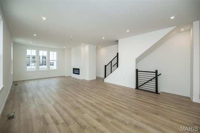 8904 Gateway Circle 41-808, Richmond Heights, MO 63144